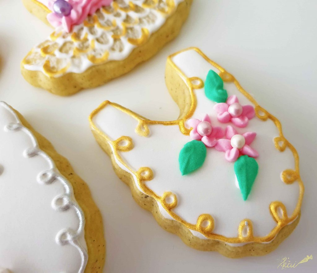 bib-pink-baby-shower-cookies